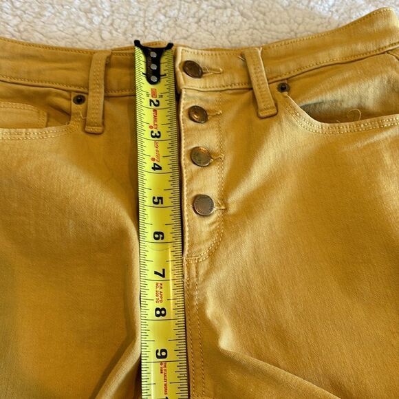 Universal thread Gold button fly cut off Jean Shorts Iowa Hawkeyes Size 4 - Picture 8 of 9